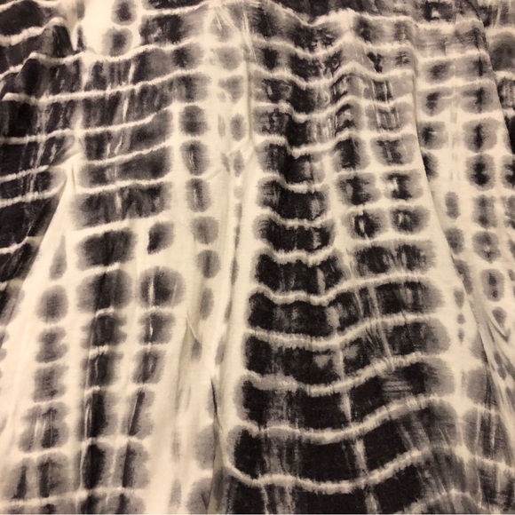 See You Monday swingy tie die tank Small grey-blue/white rayon and spandex - Picture 2 of 7